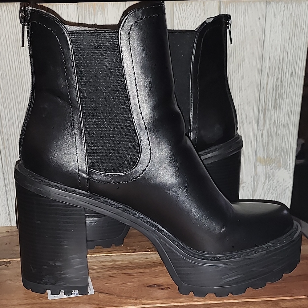 Steve Madden Black Heeled Boots with Chunky Platform